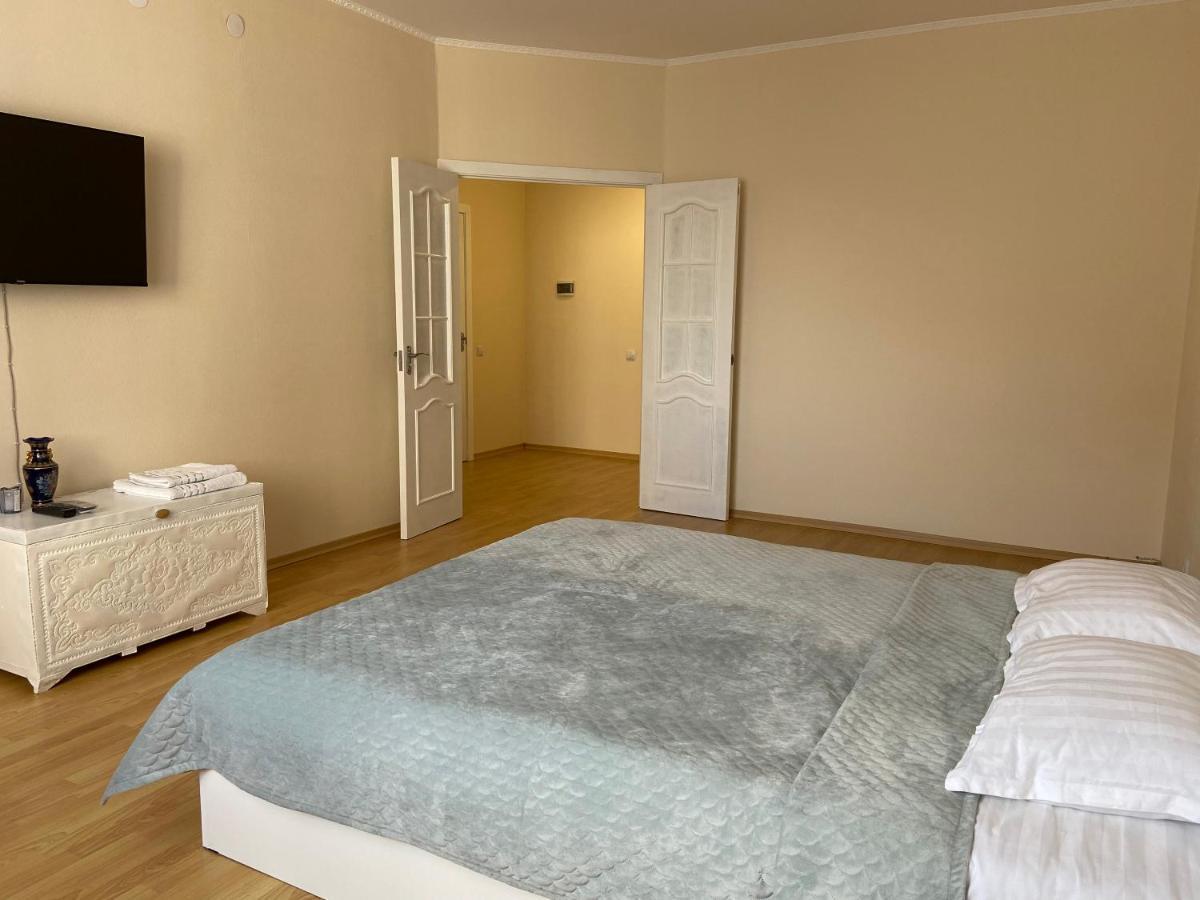 Apartment in the city centre Astana Ngoại thất bức ảnh